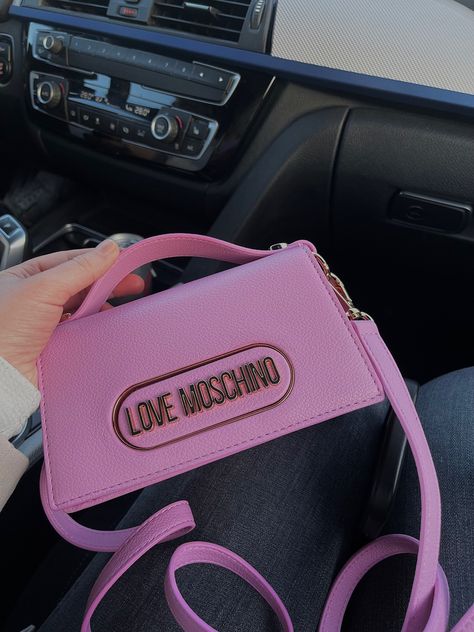 Pink bag love moschino Love Moschino Bag Outfit, Moschino Bag Outfit, Dollette Core, Love Moschino Bag, Designer Wishlist, Moschino Bag, Moschino Bags, Car Bag, Fancy Bags