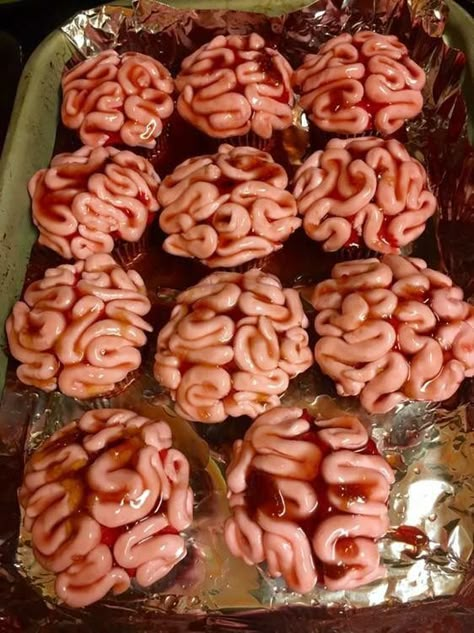 Horror Cupcakes, Scary Cupcakes, Brain Cupcakes, Creepy Food, Postres Halloween, Southern Mom, Spooky Food, Halloween Fest, Halloween Food Treats