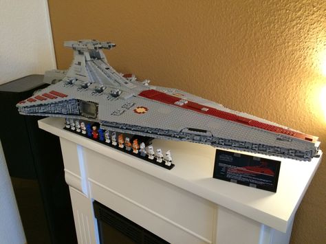 Lego UCS Venator Star Destroyer Lego Venator, Lego Ucs, Lego Jedi, Lego Board, Lego Starwars, Cars Birthday Party Disney, Lego Display, Lego Military, Lego Creative