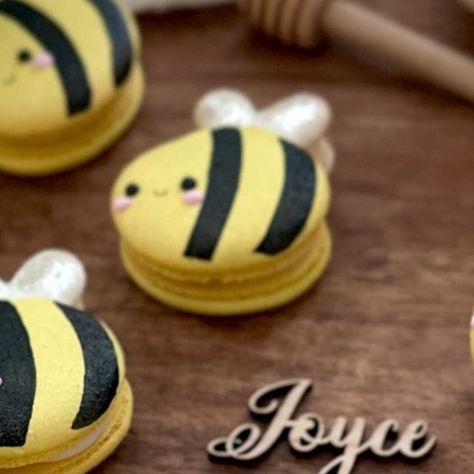 Baked by Joyce on Instagram: "🐝Bee Macarons🐝 I’m buzzing 🫨💗 over how cute these bee macarons turned out! 🐝 These bee macarons 🐝 are decorated with @thesugartart Master Elite black + vodka, @satin_ice ready made royal icing, and @bakell white pearl tinker dust. They are then filled with vanilla buttercream and cookie butter. Products used: - @bakell white pearl tinker dust; save 20% with promo JOYCE20 - @foliay_ll piping bags; save 15% with promo JOYCE15 - @thesugarart master elite powder in black - @wiltoncakes gel colors in lemon yellow, buttercup yellow, and rose pink; white icing color - @satin.ice ready made royal icing - @bluediamond almond flour - @judeesfromscratch egg white powder #macaron #macarons #frenchmacarons #italianmacarons #swissmacarons #frenchmacarons #macaron #ma Bee Macarons, Black Vodka, Egg White Powder, Italian Macarons, Gel Colors, Buttercup Yellow, Icing Colors, Cookie Butter, White Icing