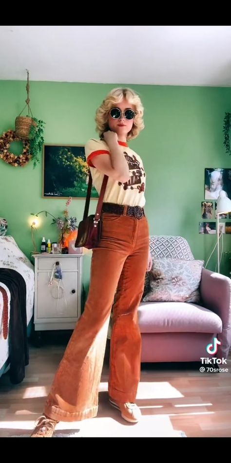 Groovy Outfits 70s Plus Size, 70s Outfits Midsize, 70s Corduroy Pants Outfit, Hippe Outfit 70s, Midcentury Outfit, Motown Aesthetic, Vintage Fashion 60s, Vintage Outfits 70s Boho, Authentic 70s Fashion