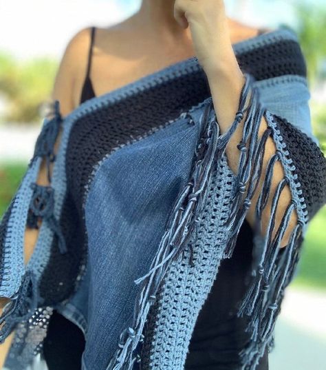 Denim Poncho, Boho Crochet Patterns, Womens Boho Tops, Denim Top Women, Denim Fringe, Blue Jeans Crafts, Denim Ideas, Upcycle Jeans, Fringe Top