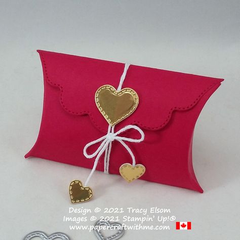 Create this table favour / treat package with heart motif using the Pretty Pillow Box and Give It A Whirl Dies from Stampin' Up! #papercraftwithme Chocolate San Valentin, Diy Gift Box Template, Winter Christmas Scenes, Treat Holders, Envelope Punch Board, Fairy Gifts, Gift Box Template, Christmas Favors, Punch Board