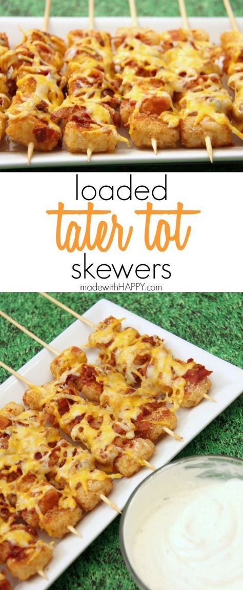 Entertaining & party appetizer recipe - Loaded Tater Tot Skewers. Perfect for football game day or Super Bowl party food. Appetizers Superbowl, Skewers Appetizers, Tater Tot Skewers, Tater Tot Appetizers, Loaded Tater Tot, Superbowl Food, Skewer Appetizers, Bowl Party Food, Football Snacks