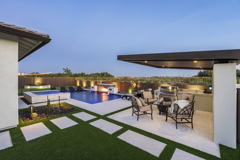 9 Amazing Arizona Backyard Ideas with a Pool Arizona Pools Backyard, Arizona Backyard Ideas Pool, Ranch Backyard, Arizona Backyard Ideas, Phoenix Backyard, Arizona Pools, Large Pavers, Arizona Backyard, Poolside Cabana