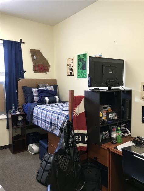 Dorm Rooms For Guys, College Dorm Room Ideas Guys, Male Dorm Room Ideas Colleges, Boys Dorm Room Ideas, Male Dorm Room Ideas, College Dorm Room Ideas For Guys, Modern Dorm Room, College Dorm Room Organization, Guy Dorm