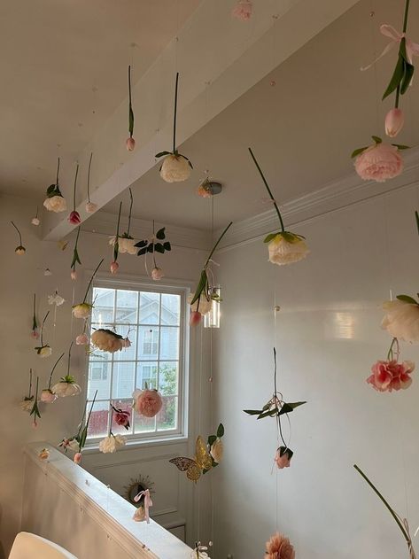 Flower Themed Decor, Flower Roof Decoration, Aesthetic Ceiling Decor, Flowers On Ceiling, Flowers From Ceiling, Floating Flower Wall, Flowers Ceiling, Fake Walls, Mexican Stuff