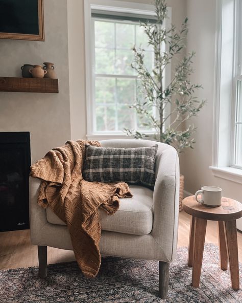 Happy to get back to some regular content ✨ This little corner is giving autumn vibes and I’m definitely not mad about it 🍂 Happy Thursday! FOLLOW @distinctively.home & Comment SHOP for links! #livingroomviews #stillphotos #cozycorner #autumnvibes #fallinspo #falldecor #homedecor #homeinspo Cozy Living Room Corner Ideas, Chairs In Front Of Fireplace, Cozy Cottage Aesthetic, Cozy Cottage Living Room, Cottagecore House, Cozy Christmas Living Room, Living Room Corner, Modern Farmhouse Living Room, Christmas Living Rooms