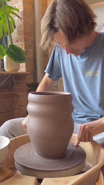 Thrdfloor Pottery, Clay Artist, So Satisfying, Pottery Sculpture, Ceramic Studio, Pottery Wheel, Guy Drawing, Contemporary Ceramics, Like And Share