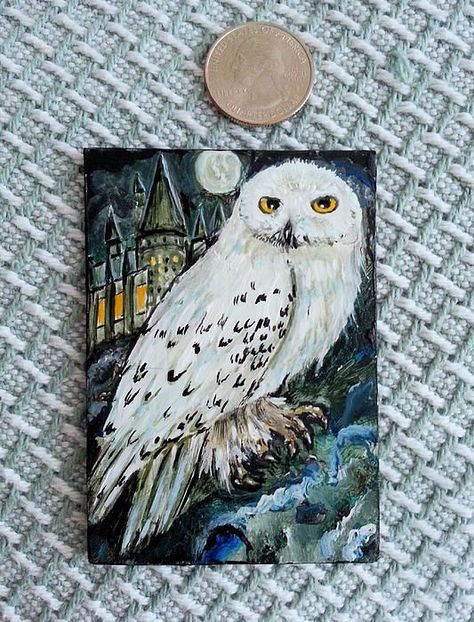 Hedwig Painting, Harry Potter Art Painting, Harry Potter Canvas Painting, Painting Harry Potter, Harry Potter Canvas Art, Mini Museum, Owl Paintings, Birds Paintings, Harry Potter Font