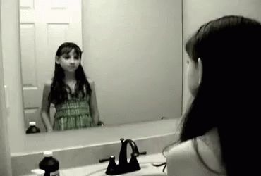 Look This Is You In The Past Hi GIF - Look This Is You In The Past Hi Mirror - Discover & Share GIFs Scary Mom, Girl In The Mirror, Scary Clips, Images Terrifiantes, Gif Terror, Creepy Gif, Scary Photos, Weirdcore Aesthetic, Creepy Core