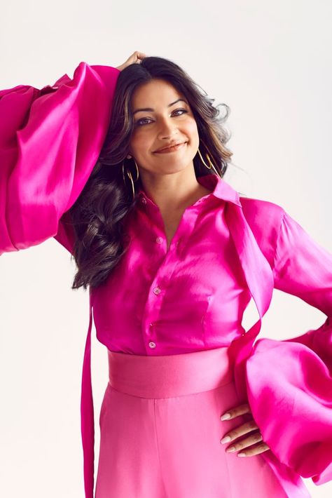 Never Have I Ever Richa Moorjani Fashion Interview | POPSUGAR Fashion Richa Moorjani, Simple Tunic, Asian Designers, Netflix Show, Never Have I Ever, Popsugar Fashion, Types Of Women, Ethnic Print, Bodycon Fashion