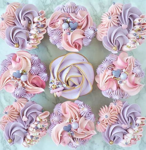 Garden Cupcakes, Elegant Cupcakes, Cupcake Decorating Tips, Delicious Cupcakes, Pastel Cakes, Party Cookies, Pretty Cupcakes, Elegant Birthday Cakes, Cupcake Cake Designs