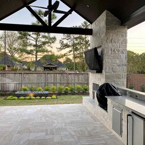 Patio Tile Ideas, Tile Patio Floor, Aesthetic Patio, Ideas Backyard Patio, Outdoor Tiles Floor, Outdoor Tile Patio, Outdoor Deck Tiles, Outdoor Patio Designs, Patio Projects