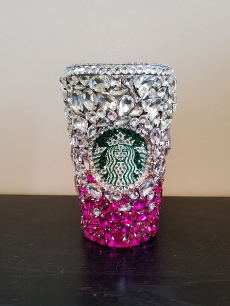 Love over the top glam and sparkle? This chunky gemstone cup is exactly that and more! 16 oz grande size. Not cup holder friendly due to the size of the gemstones on the cup but definitely a showstopper and headturner! This is a custom order listing and has a 4-6 week processing period. Can be made in many different colors. Badazzle Things, Blinged Cups, Beaded Jewelry Pattern, Custom Rhinestone, Rhinestone Cups, Disney Cups, Rhinestone Projects, Rhinestone Crafts, Custom Starbucks Cup