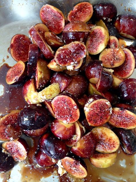 Balsamic Roasted Figs with Honey, Lemon & Vanilla Fig Recipes Fresh, Roasted Figs, Tummy Yummy, Honey Balsamic, Honey Sauce, Fig Recipes, Bake Dessert, Fresh Figs, Honey Roasted