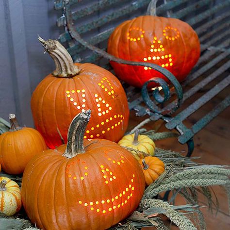 Unique Pumpkin Decorating, Fall Front Porch Decor Ideas, Creative Pumpkin Carving, Pumpkin Uses, Easy Pumpkin Carving, Light Up Pumpkins, Pumpkin Carving Ideas, Lantern Ideas, Pretty Pumpkins