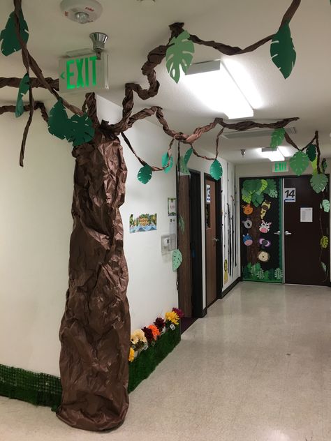 Amazon Rainforest Classroom Decor, Jungle Hallway, Safari Bulletin Boards, Rainforest Classroom, Vbs Jungle, Theme Jungle, Classroom Tree, Jungle Theme Decorations, Dia De Los Muertos Decorations Ideas