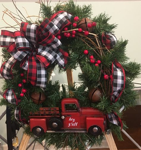 Red Truck Wreath Ideas, Red Truck Wreath, Truck Wreath, Gold Christmas Tree Decorations, Floral Door Wreaths, Plaid Christmas Decor, Christmas Red Truck, Christmas Mesh Wreaths, Grapevine Wreaths