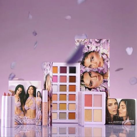 Kiley Cosmetics Kendall Makeup, Kendall Jenner Makeup, Checker Background, Kylie Makeup, Jenner Makeup, Cool Fidget Toys, Kylie Cosmetic, Kylie Kristen Jenner, Baddie Makeup