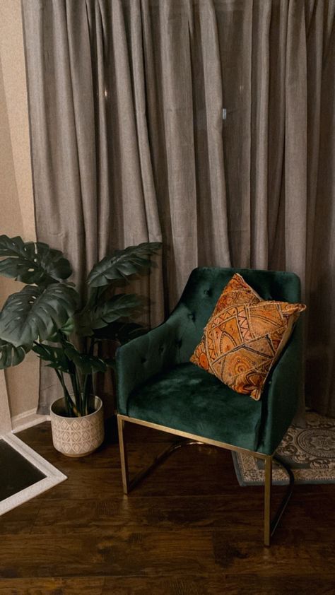 This emerald green & gold accent chair by Christopher Knight can be found on Amazon!😍 #accents #home #homedecorideas #boho #bohemiandecor #bohemianstyle #anthropologie #worldmarket #emerald #green #gold #founditonamazon Emerald Green Velvet Chair, Gold Accent Chair, Green Accent Chair, Green Velvet Armchair, Green Velvet Chair, Modern Vintage Home Decor, Emerald Green Velvet, Neutral Living Room, Velvet Chair