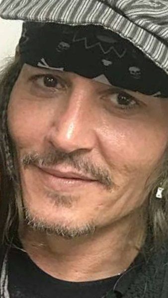 I want to wake up every morning to this face and see it sleeping beside me every night 😍 Johnny Depp Sleeping, Johnny Depp Wallpaper, Johnny Depp Characters, The Hollywood Vampires, Hollywood Vampires, Johnny Depp Style, Panther Black, Johnny Depp Fans, Young Johnny Depp