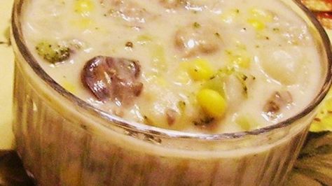 Fresh oysters mixed with potatoes and corn in a cream base make the best oyster chowder ever. Oysters Recipes, Oyster Chowder, Oyster Stew Recipes, Venezuelan Recipes, Soup Chowder, Groceries Budget, Oyster Soup, Seafood Soups, Potatoes And Corn