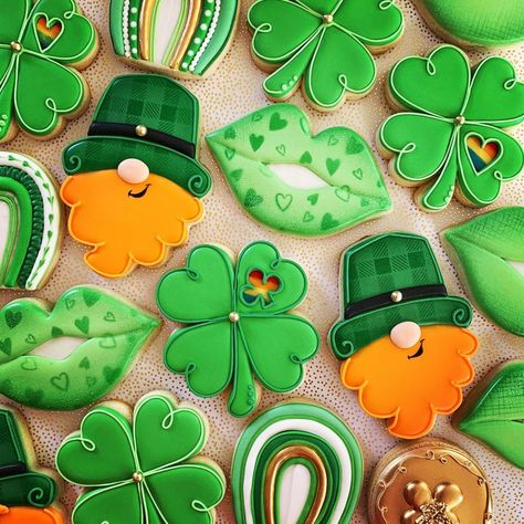 Royal Icing Cookies Recipe, March Holidays, Bachelorette Cookies, St Patrick's Day Cookies, St Patrick Day Treats, Perfect Sugar Cookies, Chocolate Crafts, Cookie Decorating Party, Sugar Cookie Royal Icing