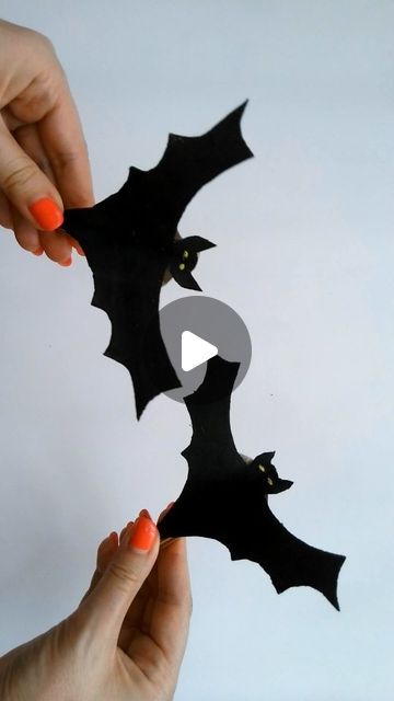 Elena's Craft Studio on Instagram: "Halloween is just around the corner! Are you ready with your spooky crafts? 🎃🦇🧛🕸️👻  To make one bat you'll need only one toilet paper roll, black and yellow paint, glue and a wooden cloth clip / clothespin. Have fun! Boo! 🤪  If you like this video, please consider subscribing and sending a gift! 🤗  #elenascraftstudio #diy #crafts #toiletpaperrollcrafts #papercraft #easycrafts #halloween #papercrafts #halloween2024 #halloweendecorations #halloweencrafts #halloweendiy #paperbats #howtomake #howtodraw #batdrawing #drawingbats #bats #bat #🦇" Diy 3d Bats For Halloween, Construction Paper Bats Halloween Crafts, Bat Paper Craft, Bat Crafts For Kids, Halloween Toilet Paper Roll Crafts, Halloween Bats Diy, Halloween Toilet Paper, Halloween Bats Crafts, Paper Bats