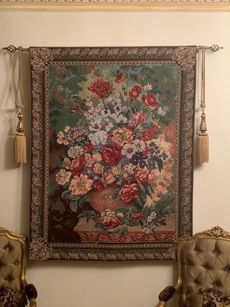 Carpet Hanging On Wall, Tapestry Interior Design, Unique Wall Ideas, Gold Couch, Classic Furniture Design, Castle Aesthetic, Decoupage Furniture, Casa Vintage, Set Decor