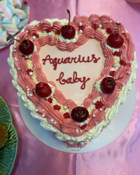 Cherry 🍒 vintage cake 🍰 February Birthday Cake Ideas, February Birthday Aesthetic, Aquarius Baby Cake, February Birthday Cake, Aquarius Cake Birthdays, Aquarius Birthday Cake, Aquarius Cake, Iconic Cakes, 23 Cake