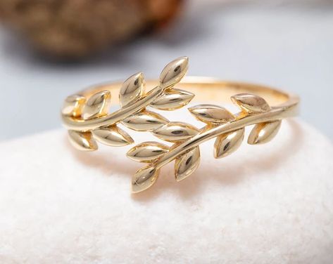 Leaf earrings gold