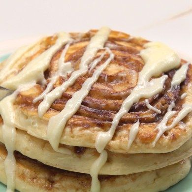 Pancakes are quick and easy, but cinnamon rolls have sugar n' spice--this recipe has EVERYTHING nice because it combines both into cinnamon roll pancakes! Make gluten free--Use gluten free pancake mix Recipe Organizer, Cinnamon Roll Recipe Homemade, Best Pancake Recipe, Cinnamon Roll Pancakes, Cinnamon Pancakes, Favorite Breakfast Recipes, Apple App, Breakfast Time, Pancake Recipe