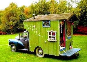 This Mobile Gardening Shack is listed (or ranked) 12 on the list The Greatest Inventions in Hillbilly Luxury Tiny House Mobile, Truck House, Tiny Mobile House, Kombi Home, Vintage Rv, Vintage Caravans, Morris Minor, Cool Campers, Mini Camper