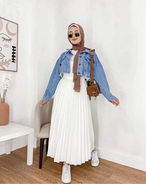 Ootd Jaket Jeans, Ootd Jaket, Ootd Jacket, Jeans Hijab, Circular Canvas, Simple Ootd, Hijab Fashion Summer, Hijabista Fashion, Mode Hijabi