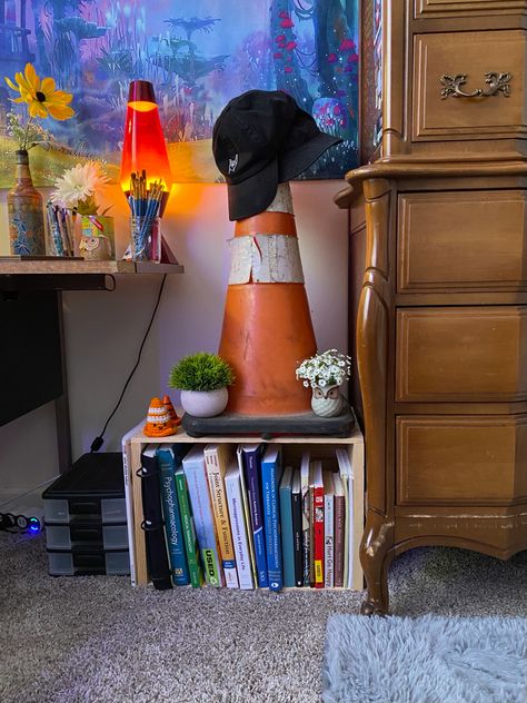 Creative Room Inspiration, Cool Shelf Ideas, Traffic Cone Aesthetic Room, Traffic Cone Decoration Ideas, Traffic Cone In Bedroom, Traffic Cone Room Decor, Traffic Cone Decor, Traffic Cone Aesthetic, Recycled Table