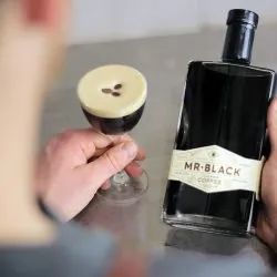 Coffee Liqueur Recipe, Expresso Martini, Espresso Martini Recipe, Liquor Recipes, Coffee Liqueur, Liqueurs Recipes, Mr Coffee, Pop Up Bar, Shakes Drinks