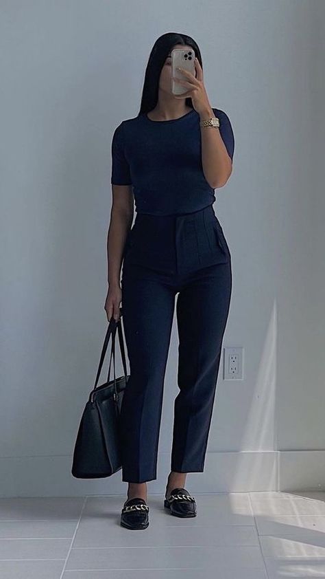 Pin on Chic Summer Outfits Black On Black Business Casual, Office Job Outfits Casual, Smart Work Outfit, Future Dietitian, Elegant Classy Dresses, Secretary Outfits, Outfit Everyday, Be My Last, Looks Pinterest