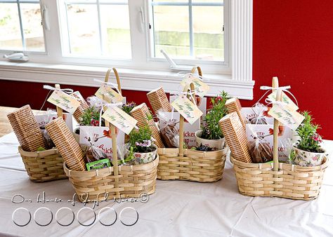 006_May-Day-Baskets   What a great idea:) Love it!! Blooming Monogram, Spring Mason Jar, May Baskets, Painted Tin Cans, May Day Baskets, Chicken Wire Basket, Flower Cones, Best Friend Christmas Gifts, Mason Jar Vases