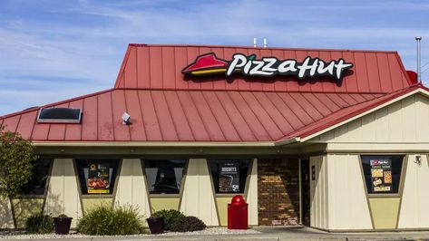 This Major National Pizza Chain Is Falling Out of Favor with Customers, Data Shows | Eat This Not That Fast Casual Restaurant, New Pizza, Casual Restaurants, Baskin Robbins, Fast Casual, Fast Food Chains, Red Roof, Pizza Lovers, Pan Pizza