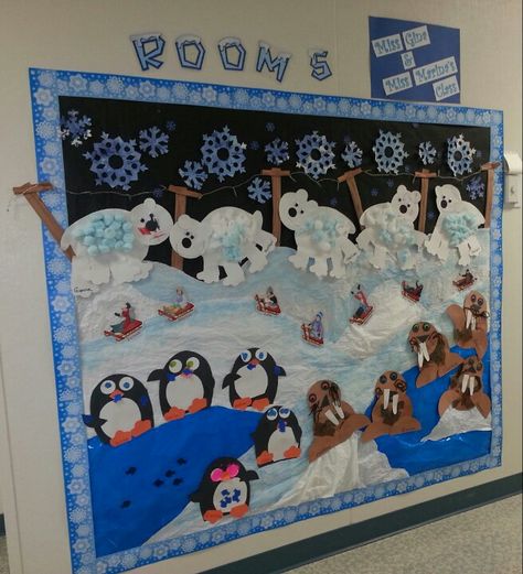 Winter board Bear Bulletin Board Ideas, Polar Animals Preschool, Winter Animals Preschool, January Preschool, Christmas Bulletin Boards, Winter Board, Preschool Boards, Birthday Bulletin, Birthday Bulletin Boards