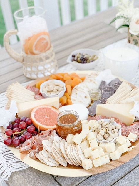 All White Charcuterie Board, White Food Board, Summer Cheese Board, Galentines Brunch, Food Display Table, Appetizer Buffet, Beautiful Boards, 7 Birthday, Charcuterie Inspiration