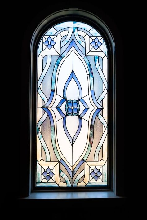 Stained glass windows are a great solution for homeowners to make their homes unique. Here are a few of our favorite stained glass window ideas to give you some inspiration. Window Pictures, Window Photography, Brown Glass Bottles, Stained Glass Patterns Free, Leaded Glass Windows, زجاج ملون, Glass Window Art, Stained Glass Decor, Window Ideas