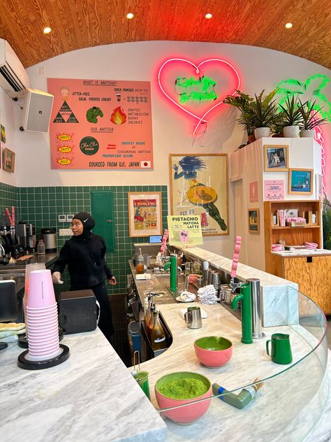 Colourful Coffee Shop, 80s Coffee Shop, Cute Cafes Aesthetic, Colorful Cafe Interior, Eclectic Coffee Shop, Colourful Cafe, Fun Coffee Shop, Quirky Cafe, Indie Cafe