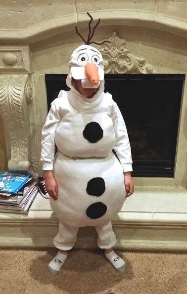 11 Alternative Reno Santa Pub Crawl Costume Ideas Olaf Frozen Costume, Halloween Costumes Women Scary, Frozen Halloween, Halloween Costumes Women Creative, Olaf Costume, Snowman Costume, Best Friend Halloween Costumes, Disney Halloween Costumes, Adult Halloween Party