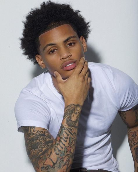 Saucy Sev, Attractive Light Skin Men, Attractive Black Men, Jamaican Men, Black Men Tattoos, Light Skin Men, Black Dude, Men Hairstyle, Rapper Outfits