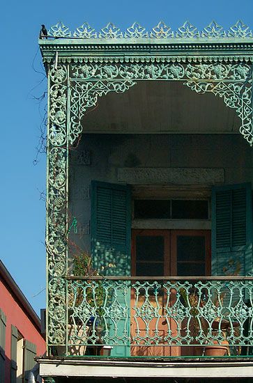 Galveston Aesthetic, New Orleans Architecture, Hummingbirds Photography, Halloween Camping, Iron Balcony, New Orleans French Quarter, New Orleans Homes, Casas Coloniales, Ideas Hogar