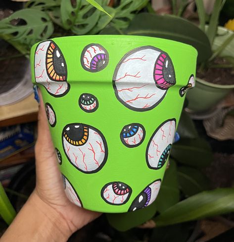 Halloween Plant Pots, Weird Planters, Halloween Pots, Cool Planters, Painting Pots, Green Flower Pots, Painted Flower Pot, Painted Planter, Terra Cotta Pot Crafts Diy