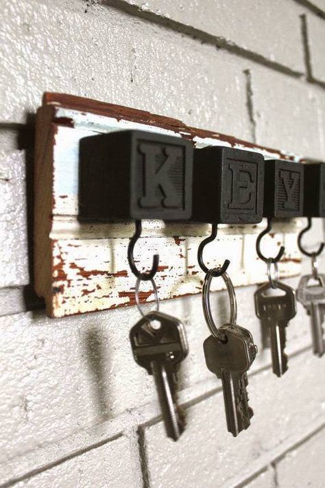 Kule Ting, Key Holders, Diy Casa, Hemma Diy, Key Rack, غرفة ملابس, Crafty Craft, Diy Projects To Try, Key Holder