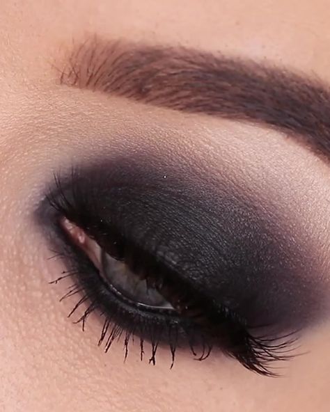 Makeupbyan - 5 MINUTE Classic Black Smokey Eyes Tutorial -- SPOOKY SEASON Smokey Eye Tutorial For Beginners, Eye Tutorial For Beginners, Black Smokey Eye Tutorial, Black Smokey Eyes, Classic Smokey Eye, Black Eye Shadow, Smokey Eyes Tutorial, Eyes Tutorial, Black Smokey Eye